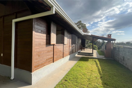 Casa Térrea para alugar com 3 quartos, sendo 1 suíte, em Jardim Estância Brasil, Atibaia, SP