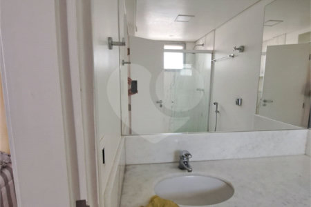 Apartamento à venda com 3 quartos, sendo 1 suíte, em Vila Uberabinha, São Paulo, SP