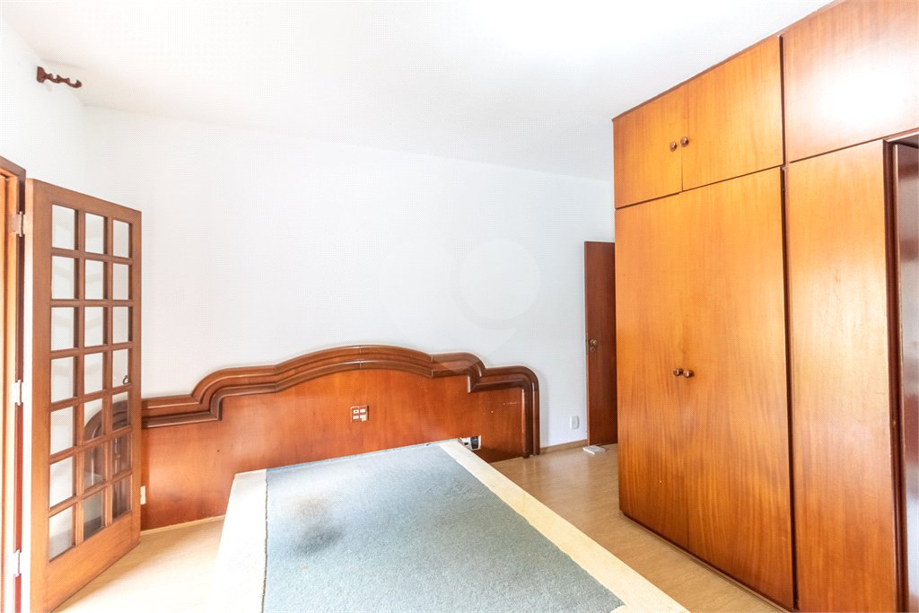 Sobrado à venda com 5 quartos, sendo 3 suítes, em Alto da Boa Vista, São Paulo, SP