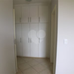 Casa à venda ou para alugar com 3 suítes no condomínio Recanto dos Paturis, Vinhedo - SP