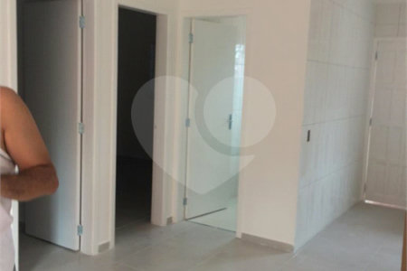Casa à venda com 2 quartos no condomínio Cristal Boracéia I, Bertioga - SP