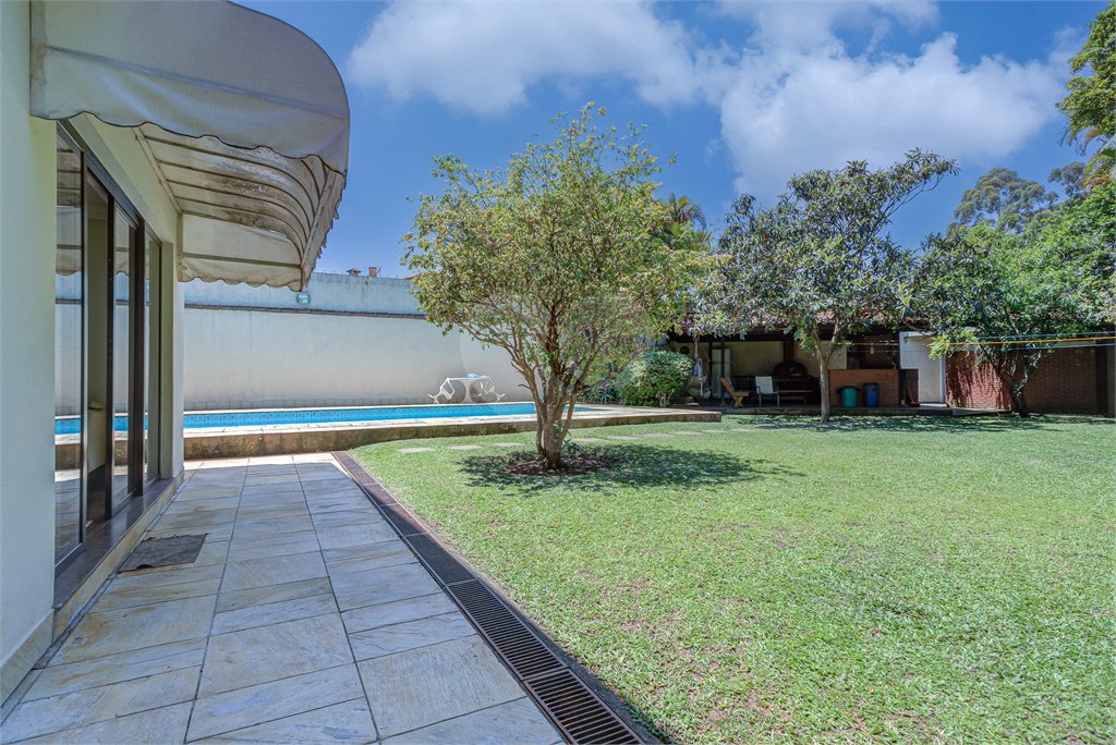 Casa Térrea à venda com 5 quartos, sendo 4 suítes, em Interlagos, São Paulo, SP
