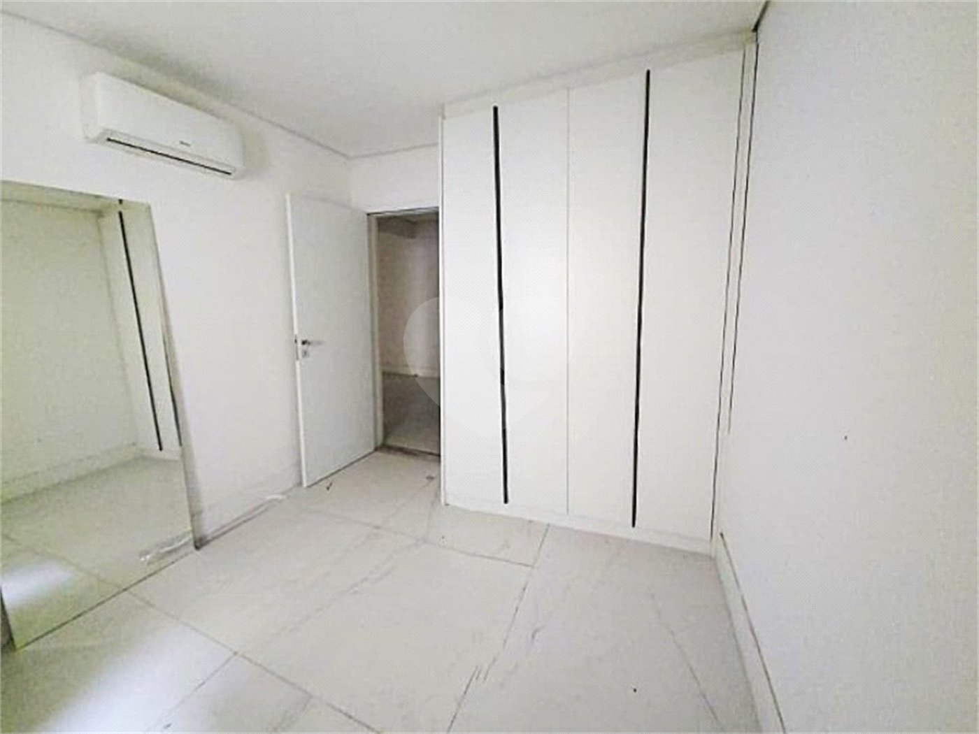 Casa à venda com 5 suítes no condomínio Tamboré II, Santana de Parnaíba - SP
