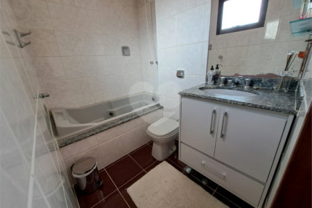 Sobrado à venda com 3 quartos, sendo 1 suíte, em Vila Gomes Cardim, São Paulo, SP