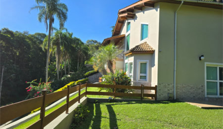 Casa à venda com 3 suítes no condomínio Associação Reserva das Hortênsias, Mairiporã - SP