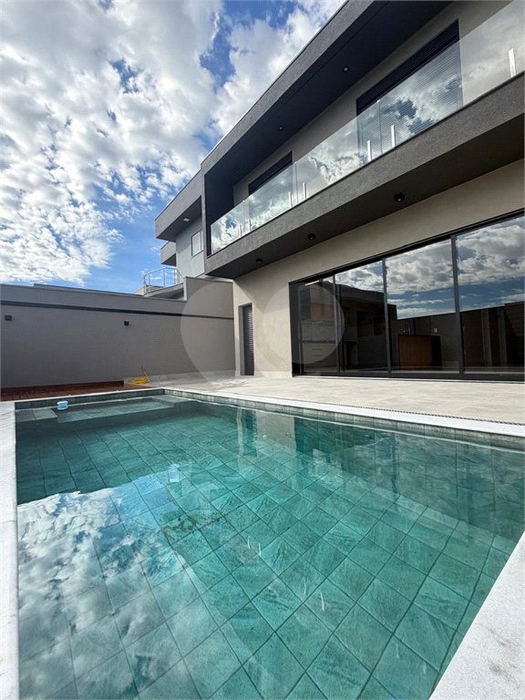 Casa à venda com 3 suítes no condomínio Villa do Sol, Valinhos - SP