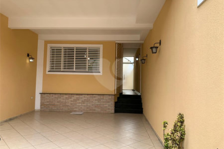 Sobrado à venda com 4 quartos, sendo 1 suíte, em Vila Campo Grande, São Paulo, SP