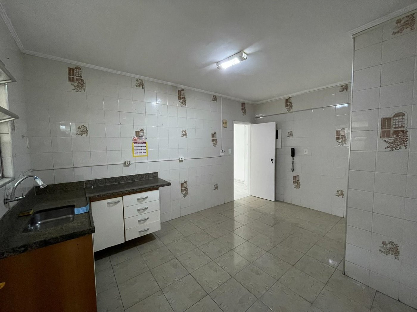 Apartamento 2 dormitórios + dependência, 1 vaga demarcada, no Campo Grande, Santos