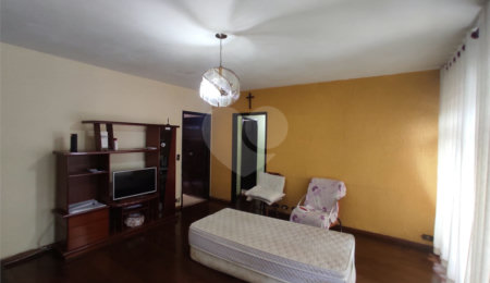 Casa à venda com 4 quartos, sendo 1 suíte,  em Vila Galvão, Guarulhos, SP