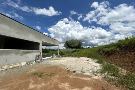 Casa à venda com 3 suítes no condomínio Residencial Jequitiba, Jacareí - SP