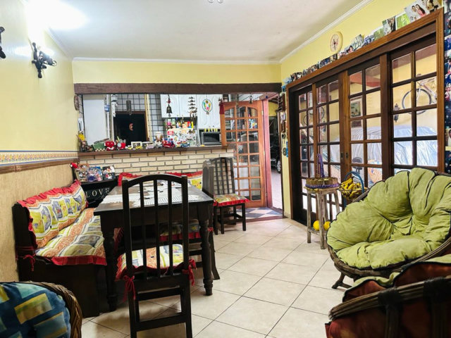Casa Térrea à venda com 4 quartos, sendo 1 suíte,  em Interlagos, São Paulo, SP