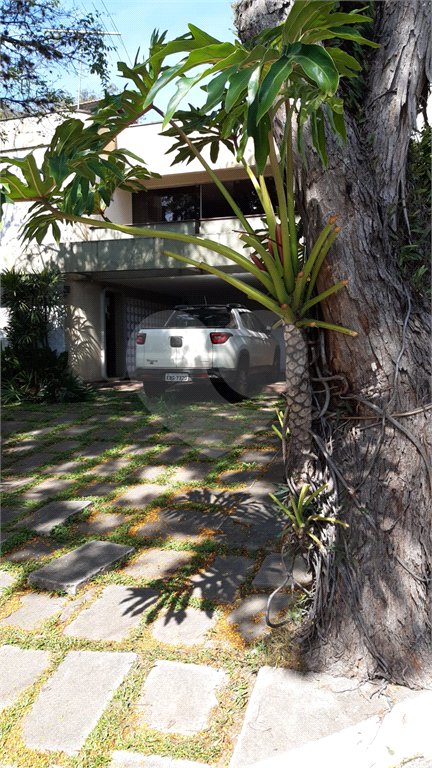 Sobrado à venda com 5 quartos, sendo 1 suíte,  em Jardim São Bento, São Paulo, SP