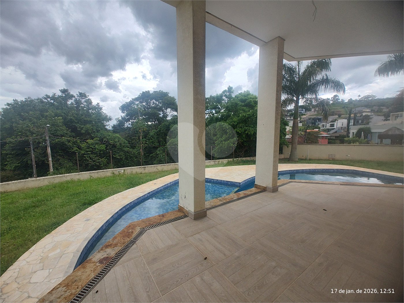 Casa à venda com 5 quartos, sendo 3 suítes, no condomínio Serra da Estrela, Atibaia - SP