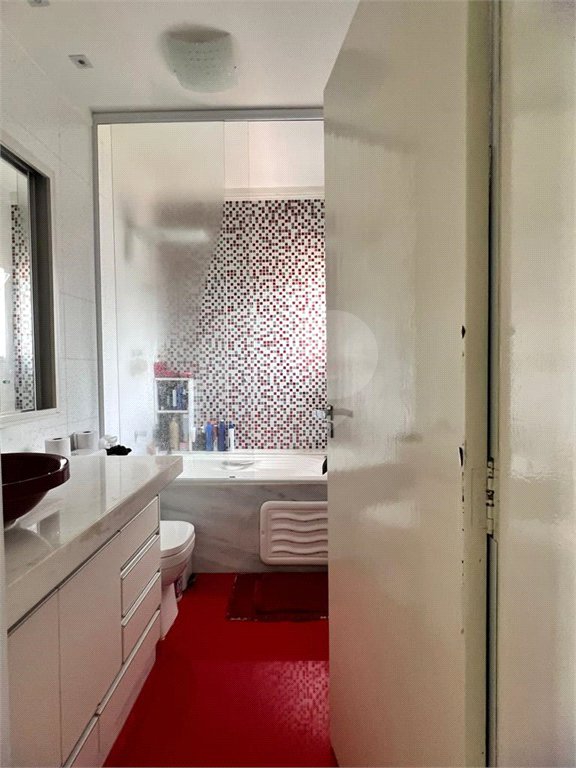 Sobrado à venda com 3 quartos, sendo 1 suíte,  em Jardim Modelo, Suzano, SP