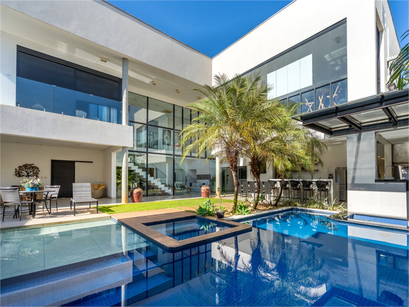 Casa à venda com 6 suítes em Parque Das Mangueiras, Três Lagoas, MS