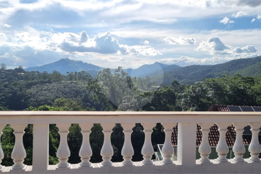 Casa à venda com 7 quartos, sendo 4 suítes, no condomínio Residencial Ypeville, Mairiporã - SP