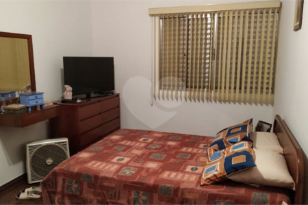 Sobrado à venda com 3 quartos, sendo 1 suíte, em Bosque da Saúde, São Paulo, SP