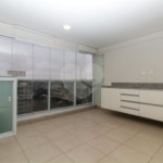 Apartamento com 02 dormitórios, sendo 1 suíte com 02 vagas de garagem