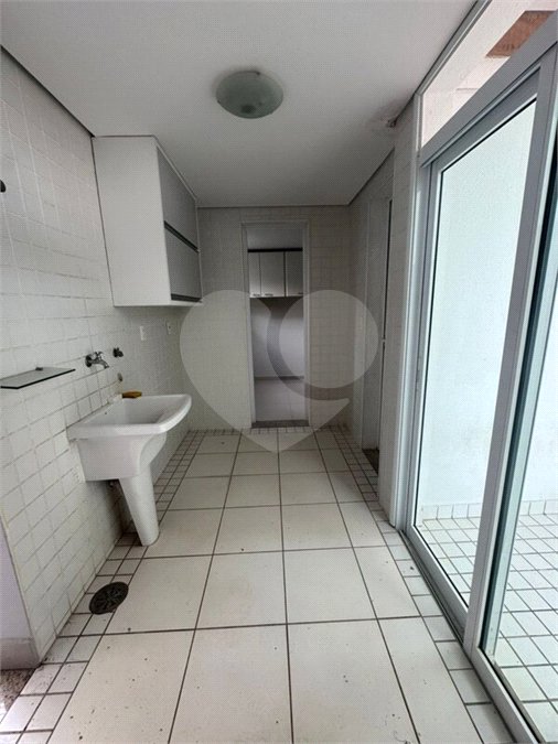 Indaiatuba- Vila Aurora -Condomínio Palm Tree Residence -Venda e Locação - R$ 7.000,00 - condominio - R$ 877,44- IPTU - R$ 211,64 - Pavimento Térreo: Sala de estar, sala de jantar, wc, cozinha, área de serviço, despensa. Pavimento Superior: Suíte com varanda e closet, 02 dormitórios e wc.social