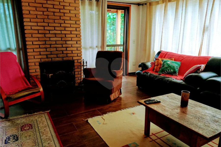 Casa à venda ou para alugar com 5 quartos, sendo 4 suítes, no condomínio Associação Reserva das Hortênsias, Mairiporã - SP