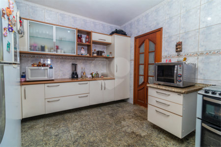 Casa à venda com 3 quartos, sendo 1 suíte, em Interlagos, São Paulo, SP