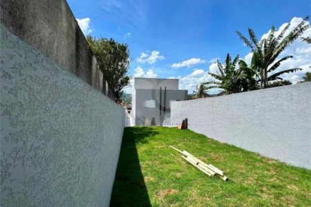 Sobrado à venda com 3 suítes em Jardim dos Pinheiros, Atibaia, SP