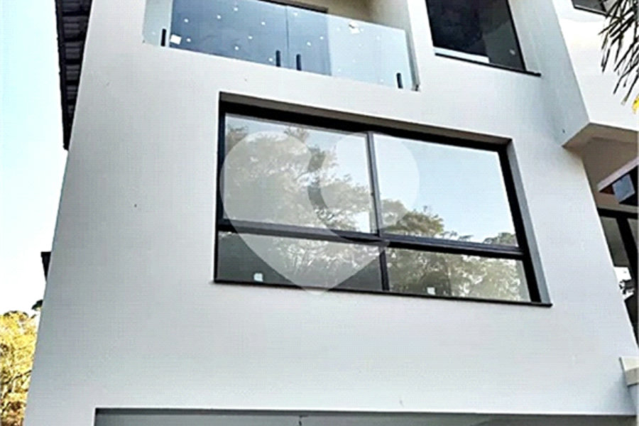 Casa à venda com 4 quartos, sendo 3 suítes, no condomínio Cantareira, Mairiporã - SP