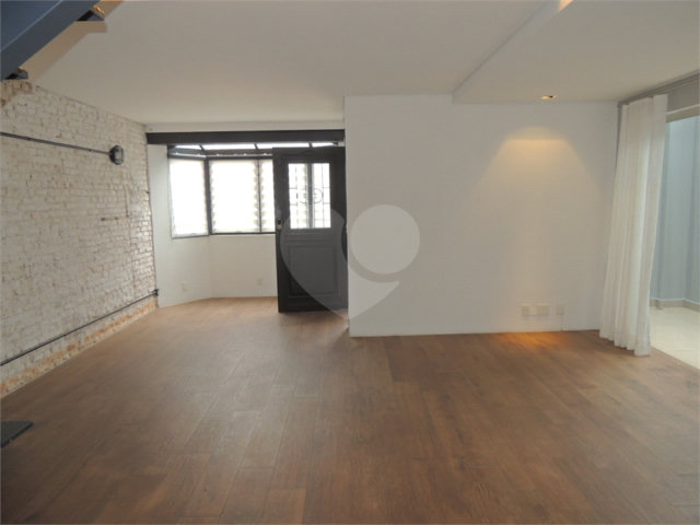 Casa de Vila à venda com 4 quartos, sendo 3 suítes,  em Chácara Santo Antônio, São Paulo, SP