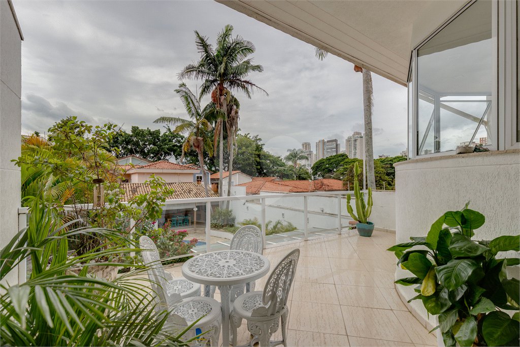 Sobrado à venda com 4 quartos, sendo 3 suítes, em Brooklin, São Paulo, SP
