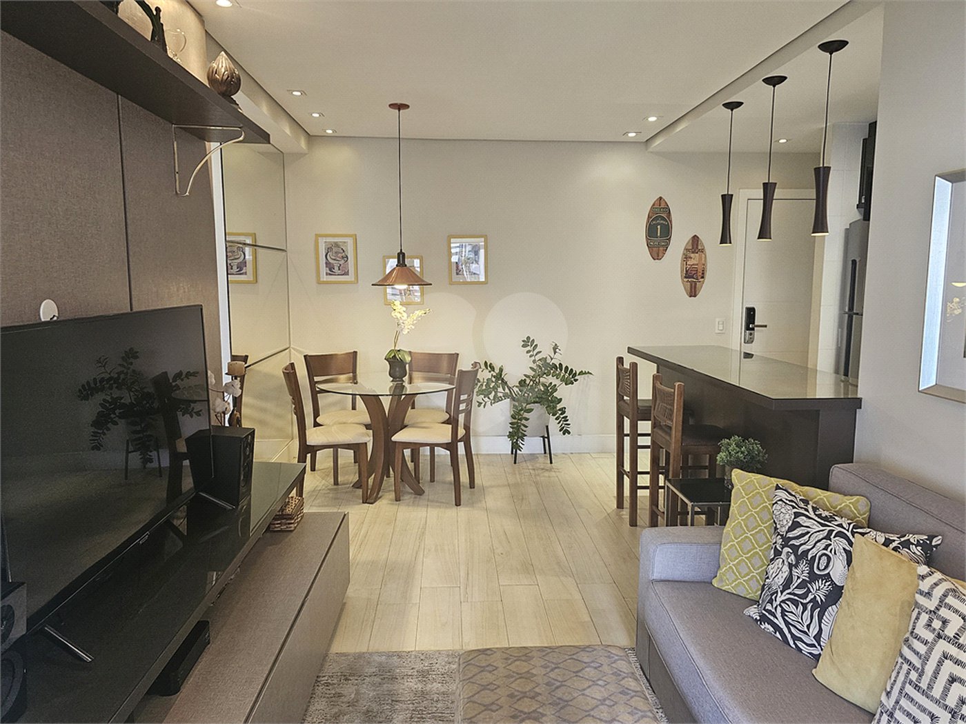 Apartamento para alugar com 2 quartos, sendo 1 suíte,  em Jardim das Acácias, São Paulo, SP