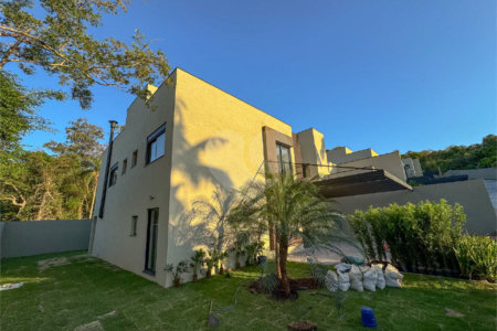 Casa em condomínio à venda com 3 suítes em Vila Santista, Atibaia, SP