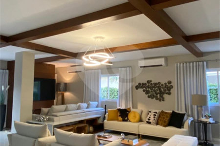 Casa à venda com 4 suítes no condomínio Marambaia, Vinhedo - SP