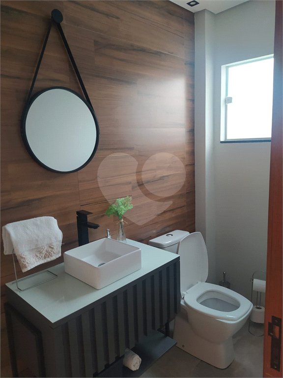 Sobrado à venda com 3 quartos, sendo 1 suíte,  no Centro, Bom Jesus dos Perdões, SP