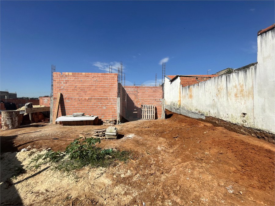 Casa à venda com 3 quartos, sendo 1 suíte, no condomínio Tivolli Residencial, Itapetininga - SP