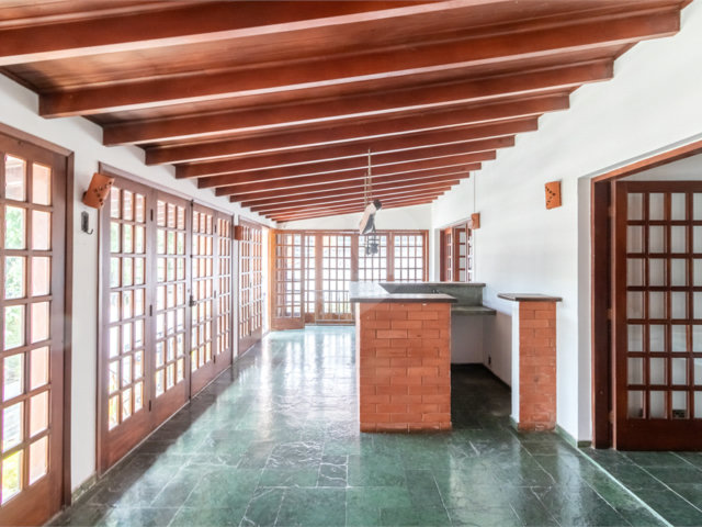 Sobrado à venda com 5 quartos, sendo 3 suítes,  em Alto da Boa Vista, São Paulo, SP