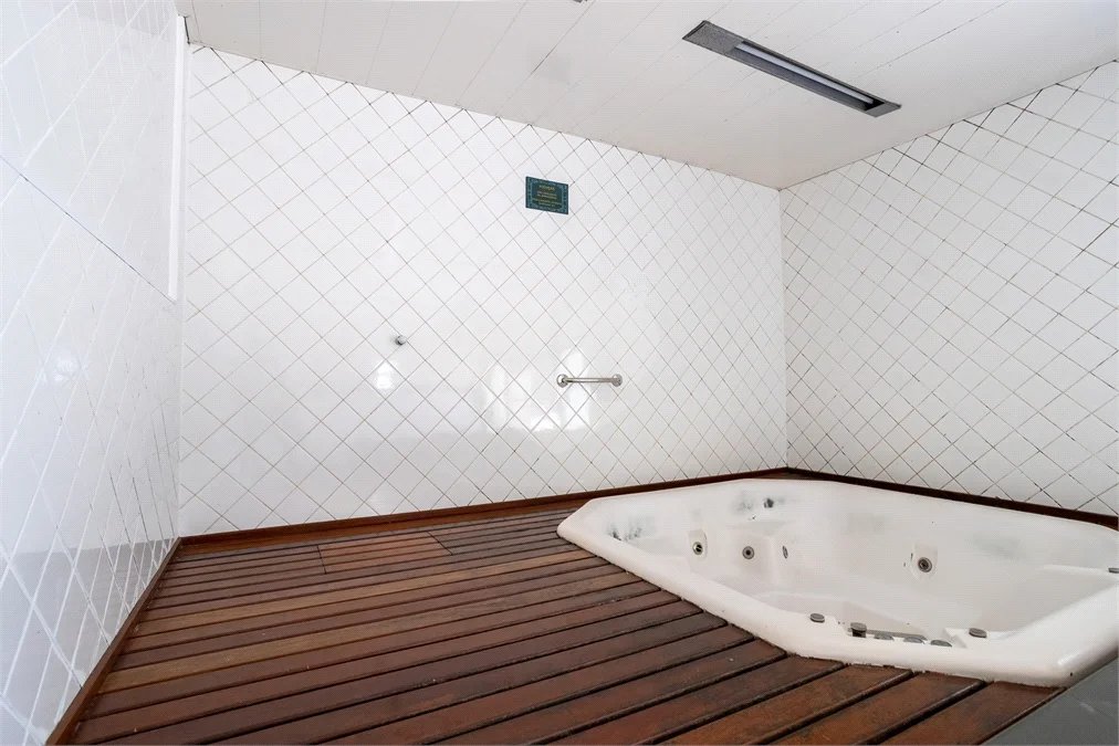 Apartamento à venda com 3 quartos, sendo 1 suíte, em Alto da Boa Vista, São Paulo, SP