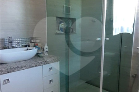 Sobrado à venda com 3 quartos, sendo 2 suítes,  em Vila Pires, Santo André, SP