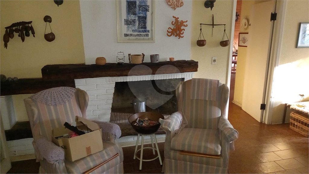 Casa à venda ou para alugar com 4 quartos, sendo 1 suíte, no Centro, Vinhedo, SP