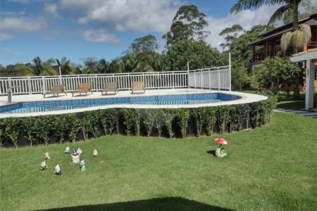 Casa à venda com 5 quartos, sendo 4 suítes, no condomínio Clube Florada Suzano, Suzano - SP