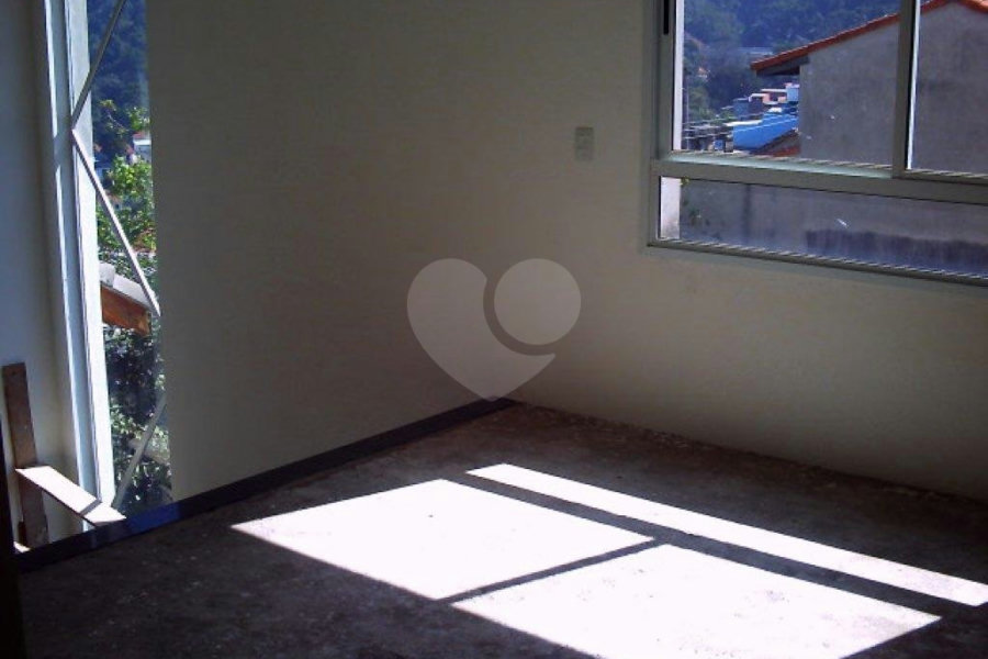 Sobrado à venda com 3 quartos, sendo 1 suíte, em Vila Irmãos Arnoni, São Paulo, SP