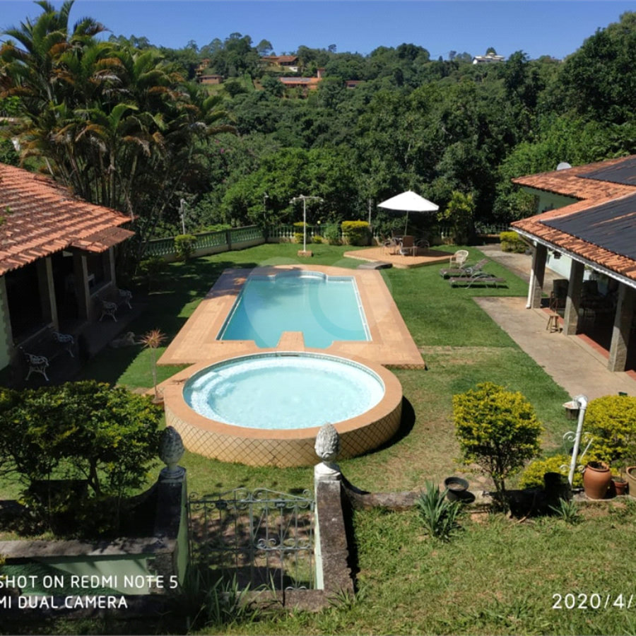 Casa à venda ou para alugar com 5 quartos, sendo 2 suítes, no condomínio Restinga Verde, São Roque - SP