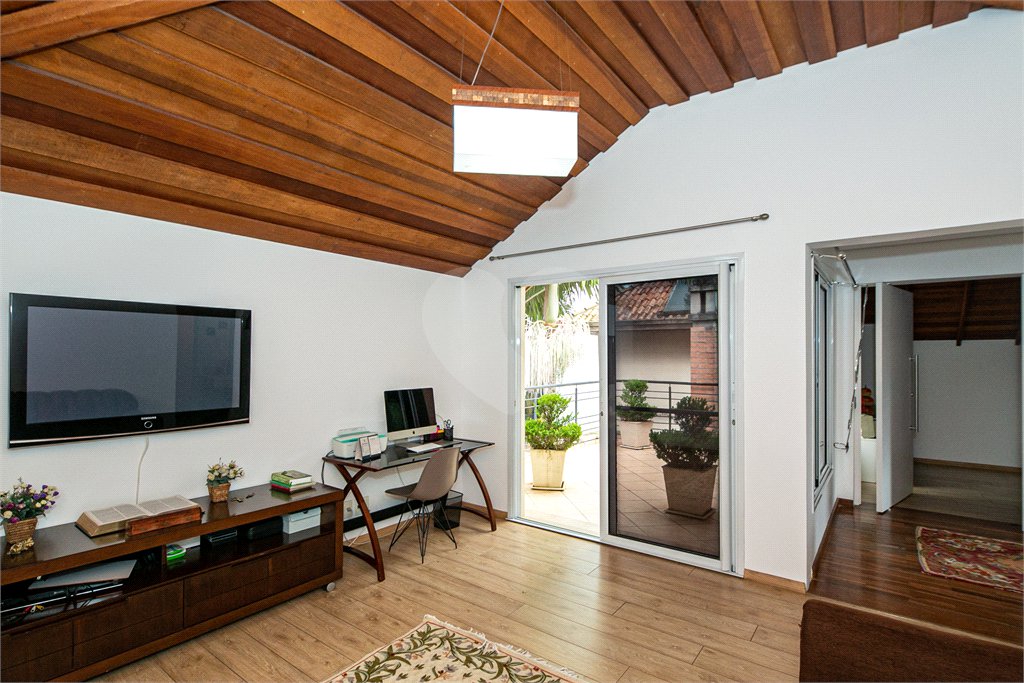 Casa à venda com 5 quartos, sendo 4 suítes, no condomínio Villa de Monterey, São Paulo - SP