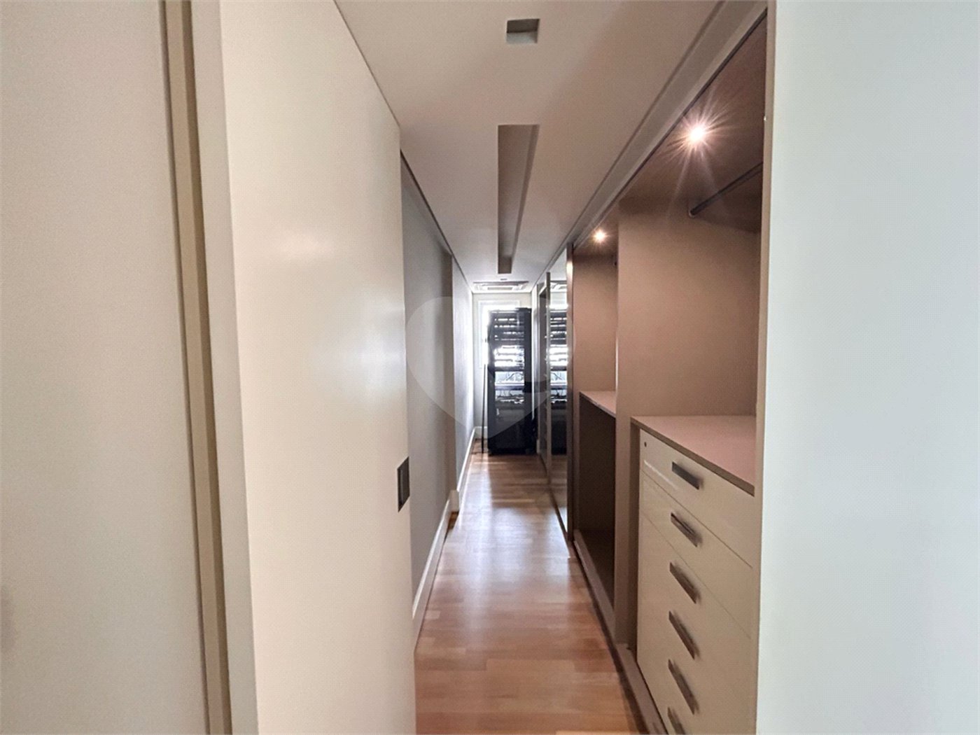 Apartamento à venda com 3 suítes em Moema, São Paulo, SP