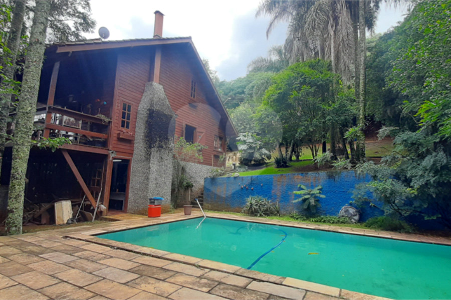 Casa à venda com 4 quartos, sendo 2 suítes, no condomínio Associação Reserva das Hortênsias, Mairiporã - SP