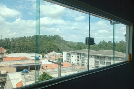 Sobrado à venda com 4 quartos, sendo 1 suíte,  em Parque Santa Laura, Ferraz de Vasconcelos, SP