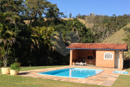 Sítio à venda com 4 quartos, sendo 1 suíte, no Centro, Piracaia, SP