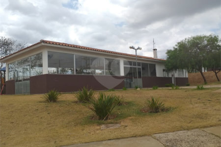 Linda casa no Condomínio Moradas 3