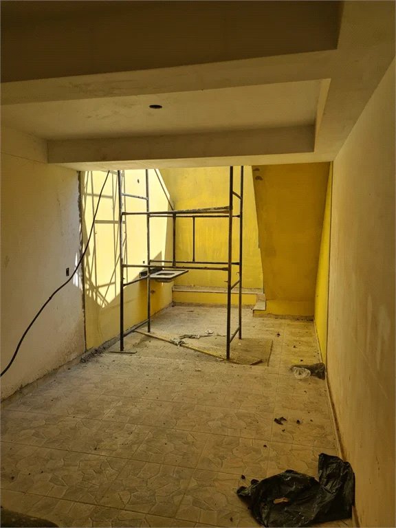 Sobrado à venda com 3 quartos, sendo 1 suíte, em Vila Gomes, São Paulo, SP