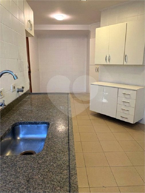 Apartamento à venda com 3 quartos, sendo 2 suítes, em Moema, São Paulo, SP