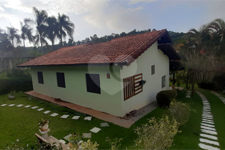 Casa em condomínio à venda com 3 quartos, sendo 1 suíte, no Centro, Bom Jesus dos Perdões, SP